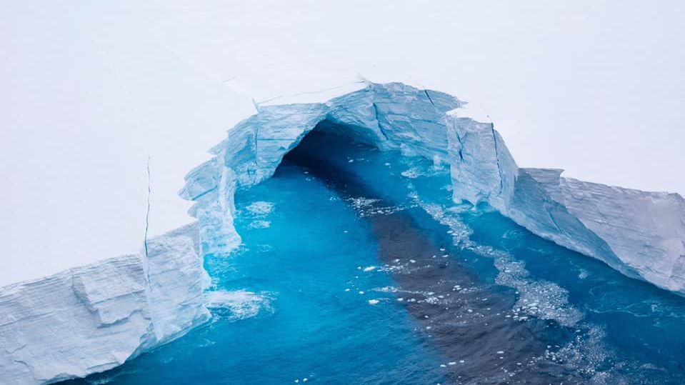 Překvapení v hloubce 900 metrů. Vědci objevili pod antarktickým ledem život